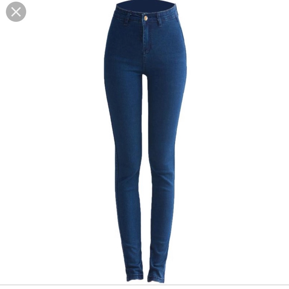 High waisted dark blue jeans